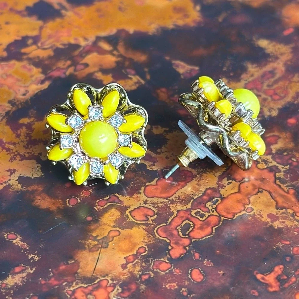 J Crew Vintage Flower Yellow Enamel Stone Bead CZ Gem Stud Gold Plated Earrings - Picture 3 of 6